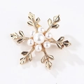 Elegant gold snowflake brooch featuring a large center pearl and six smaller accent pearls - xz4312A Gold Snowflake