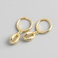 Orecchini a cerchio in argento S925 dorati con pendenti a forma di conchiglia marina - Argento 925 / Oro