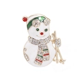 Broche bonhomme de neige de Noël avec émail blanc, écharpe en cristal et skis dorés - Style Bonhomme de Neige Skiant (C1646-4)