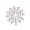 Broche flocon de neige en or rose avec perle centrale et cristaux étincelants - Style Flocon de Neige Or Rose (C1646-2)