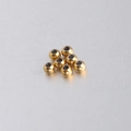 Detalle macro de cuentas de acero inoxidable dorado de 5mm para creación de joyas - 5mm (Agujero de 2,0mm) / Dorado