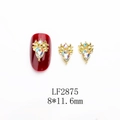 Vue macro de breloques à ongles renne de Noël dorées 8x11,6 mm avec strass aux reflets irisés - Style Cerf Goutte d'Eau Aurore Or (2875) / Lot de 10