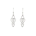 Elegantes pendientes de corazón con nudo céltico plateado sobre fondo blanco - Color Acero - Estilo B