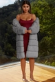 Cappotto lungo in pelliccia sintetica grigia da donna con abito sottoveste in raso - S / Grigio