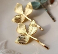 Horquillas de hoja de olivo doradas vintage con textura de metal fino para mujer - Rama de Tres Hojas (3390)