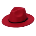 Klassischer roter Wollfilzhut mit breiter Krempe und schwarzem Lederband mit Schnalle - Verstellbar / Rot