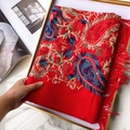 Châle ethnique en cachemire rouge avec broderie paisley et bordures à franges - 200x70cm / Rouge Vif Paisley du Népal
