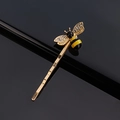 Makroaufnahme einer goldenen Bienen-Haarklammer mit glitzernden Strasssteinen und Emaille - Emaille Strass Stil / Gelb Schwarze Biene