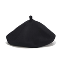 Detalle de la parte superior de boina negra de lana con tallo decorativo y tejido suave - M(56-58cm) / Negro
