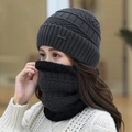 Set invernale con berretto in maglia grigio scuro e scaldacollo con toppa in tessuto - Grigio