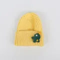 Berretto natalizio in maglia grossa gialla con ricamo albero 3D e pompon decorativo - Bambini: 50-56cm / Giallo