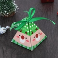 Boîte cadeau de Noël en pyramide avec motif renne et ruban de satin vert décoratif - Renne Pyramide Vert