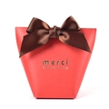Elegante confezione regalo in carta perlata rossa con fiocco di raso marrone e scritta oro - Senza Nastro / 5.7x6x10cm / Rosso