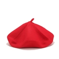 Detalle de boina de punto roja con forma clásica de calabaza y tallo en la parte superior - M(56-58cm) / Rojo