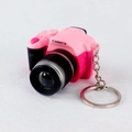 Portachiavi mini reflex rosa con luce LED e suono, dotato di anello in metallo argento - Anello Piatto / Rosa