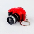 Mini portachiavi fotocamera reflex rossa con suono LED e ciondolo opaco - Anello Piatto / Rosso
