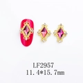 Vista macro dei ciondoli dorati LF2957 per nail art con strass di colore rosso rosa - Base Dorata Pietra Rosso Rosa (LF2957)