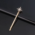 Barrette dorée élégante en forme d'étoile avec cristaux sur fond noir lisse - Petite Étoile Dorée