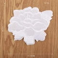 Weißer bestickter Rosen-Aufnäher, 12 cm x 14,5 cm, für die Reparatur von Kleidung - Große Pfingstrosenblüte (12x14.5cm)