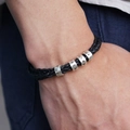 Bracelet pour homme en cuir tressé noir avec perles en métal argenté gravées - Bracelet à Perles Argentées / 60cm et 1 Perle