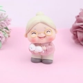 Figurine de gâteau grand-mère mignonne avec chat blanc et robe traditionnelle chinoise - Ornement de grand-mère en vinyle