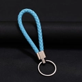 Portachiavi in pelle intrecciata blu cielo con anello in metallo argento su nero - 30*1.6mm / Blu lago