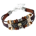 Bracciale multistrato in pelle vintage con teschio e perline in legno su sfondo bianco - Chiusura a Moschettone Stile A Senza Ciondolo