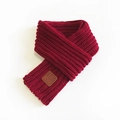 Short red knitted scarf with ribbed texture and brown leather label for women - Burgundy / 100-135