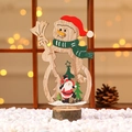 Dettaglio del pupazzo di neve in legno con intaglio e scena festiva in miniatura - Pupazzo di Neve con Cappello Rosso