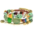 Pulsera bohemia de varias capas con cuentas de turquesa, detalles dorados y dije mandala - Verde Claro
