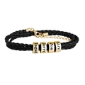 Detalle de pulsera trenzada negra con cuatro cuentas doradas grabadas personalizadas - Pulsera Color Oro 56cm + 1 Cuenta