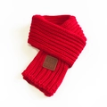 Chic red ribbed knit short scarf for women featuring a brown EST MOVE leather patch - Red / 100-135