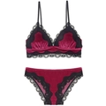 Dessous-Set aus Samt in Weinrot mit schwarzer Spitze in flach liegender Ansicht - XL (Passend für 85ABC) / Burgunderrot