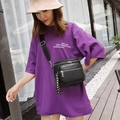 Sac banane noir en similicuir avec clous argentés sur une large bandoulière en nylon - Noir