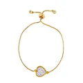 Détail du bracelet cœur doré ajustable avec cristaux sertis et fermoir coulissant - Style b78-D (Cœur Délicat)
