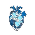 Broche cœur en émail avec motif de la Grande Vague de Kanagawa et design océan - Cœur de Vague Bleu Foncé