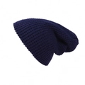 Gedetailleerde weergave van de dikke ribgebreide textuur van een donkerblauwe beanie - Marineblauw