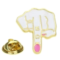 Kreative Emaille-Anstecknadel Mittelfinger-Geste mit Goldrand und rosa Nägeln - Weißer Kreativer Mittelfinger