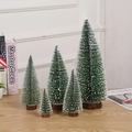 Set di 5 mini alberi di Natale in sisal verde con effetto neve e basi in legno tonde - 15CM