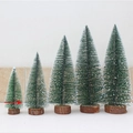 Lot de 5 mini sapins de Noël enneigés avec socles en bois de tailles variées - Sapin de 15cm