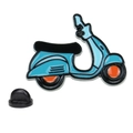 Pin's en émail de scooter bleu avec fermoir en caoutchouc noir sur fond blanc - Scooter Vespa Bleu (A00406)