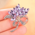 Elegante spilla floreale con cristalli marquise viola e montatura in oro rosa e diamanti - Sogno viola