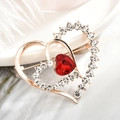 Elegante spilla a cuore oro rosa con cristallo rosso e strass bianchi scintillanti - Cuore a cuore rosso