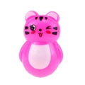 Gros plan d'un jouet antistress chat rose avec expression mignonne et texture souple - Style Chat