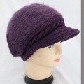 Berretto in maglia viola scuro da donna con fodera in pile e visiera in morbida pelliccia - Taglia unica / Catena Ritorta / Viola scuro