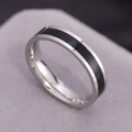 Minimalistischer 18k Edelstahlring in Silber mit schwarzem Emaille-Band Damen - US 5 / Silber & Schwarz