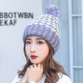 Berretto da donna in maglia spessa viola e bianco con pompon per calore invernale - Taglia unica / Grigio