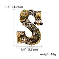 Dettaglio della spilla Lettera S con strass e perle inclusa specifica di misura e peso - Stile Lettera S (BC18Y0824-S) / Oro