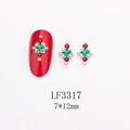 Vue détaillée du bijou d'ongle LF3317 rouge et vert avec cristal géométrique de 7x12mm - Style Losange Rouge Vert AB (LF3317)