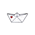 Spilla smaltata barchetta di carta bianca con cuore rosso e dettagli glitterati - Stile Barchetta di Carta (XZ2462)